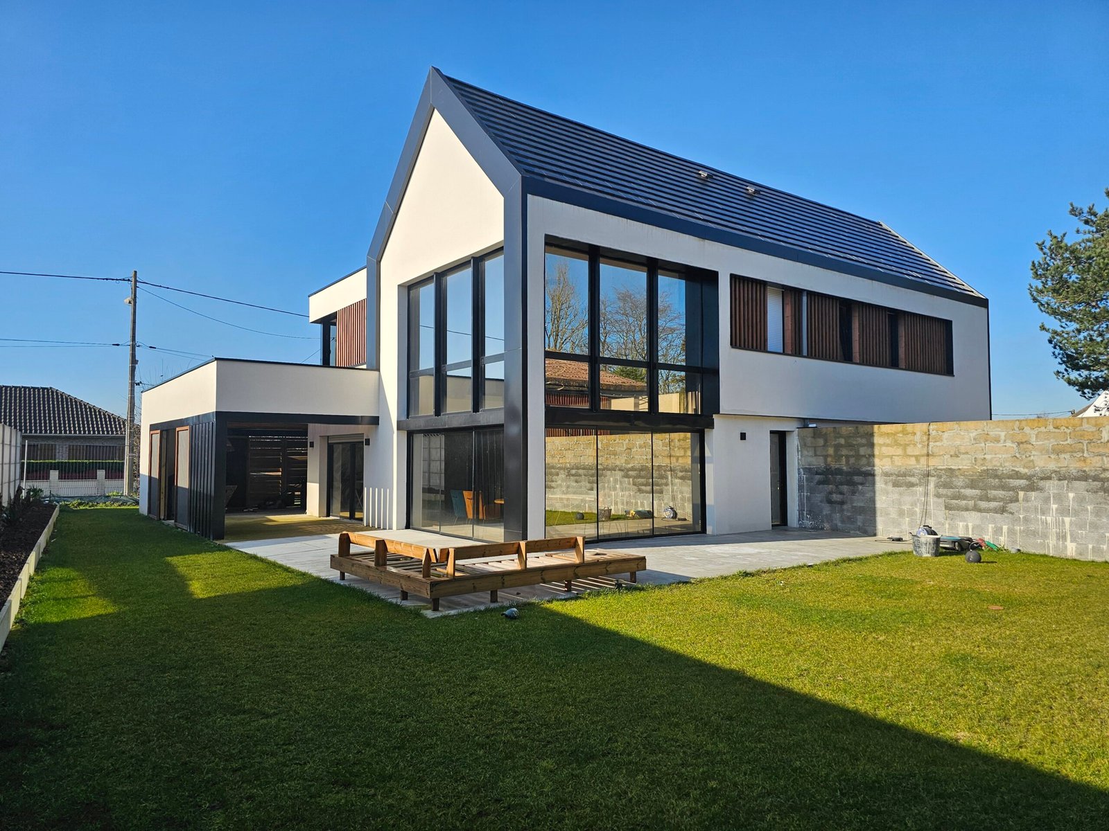 Extension maison moderne Les Issambres - EGC Construction